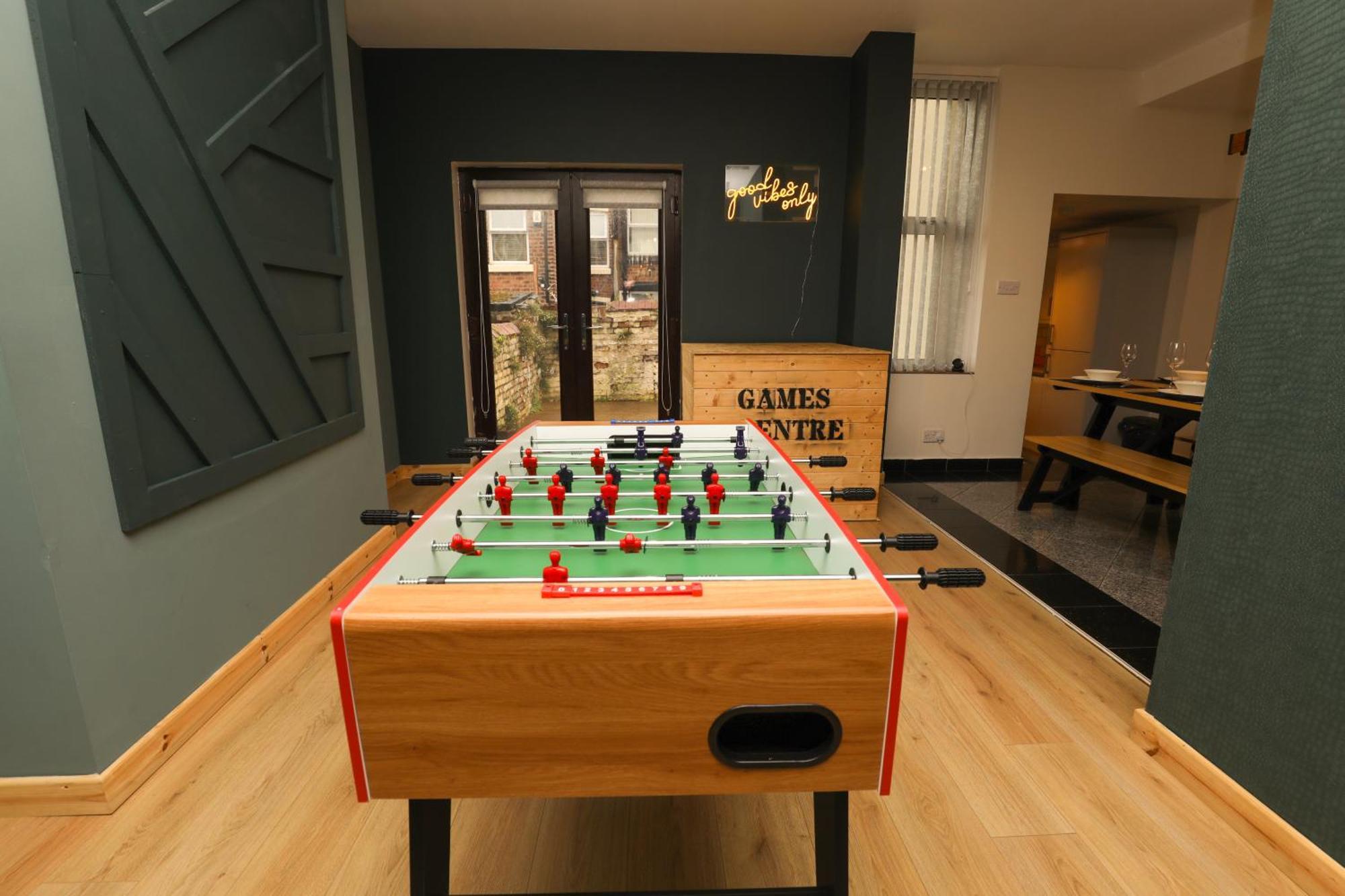 Anfield Luxe Retreat - Stylish Stay With Parking - Steps From Stadium - Short Drive To City Centre ลิเวอร์พูล ภายนอก รูปภาพ